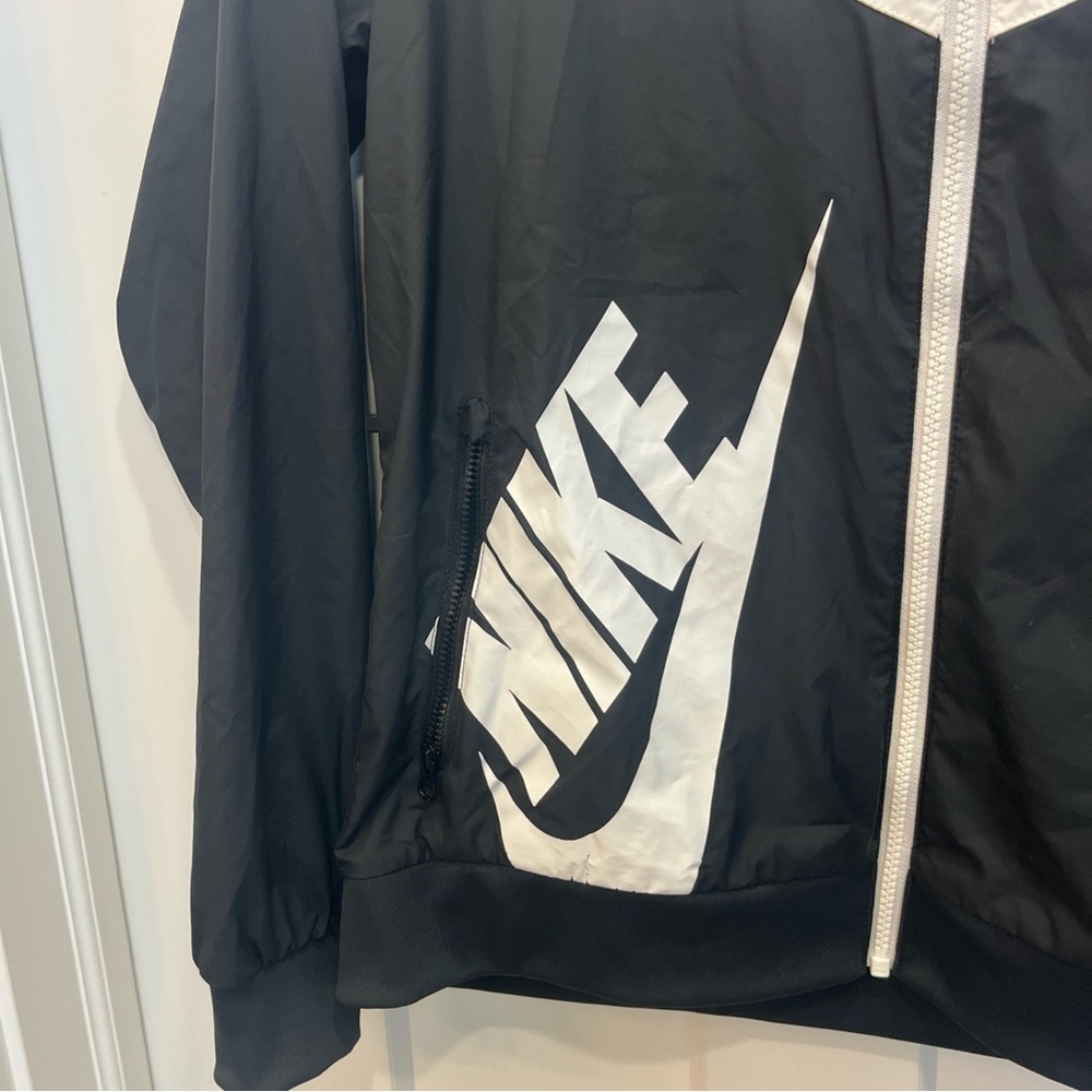 Nike Woman’s Hooded Windbreaker Jacket Colorblock Windrunner Size XL Black White - Picture 3 of 11